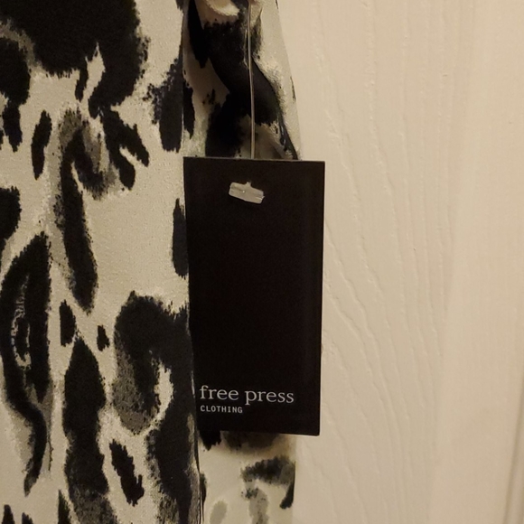 Free Press Tank Top - Picture 4 of 4